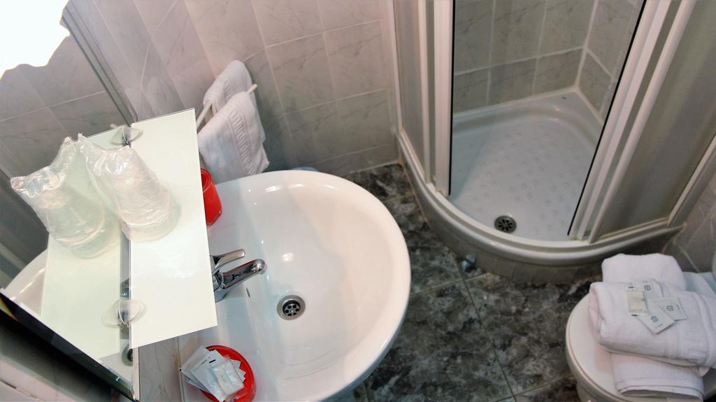 Hotel Ch Antonio à Madrid Extérieur photo